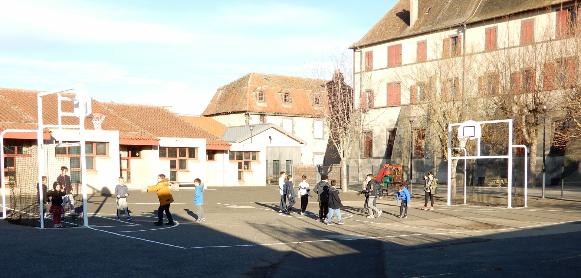 Bienvenue à Aigueperse dans la plaine de la Limagne -63